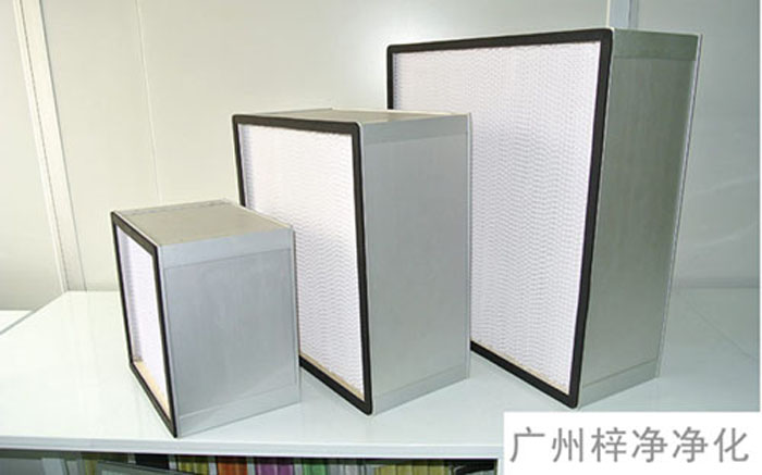 有隔板中效過(guò)濾器又稱FS型有隔板中效過(guò)濾器，有隔板中效過(guò)濾器