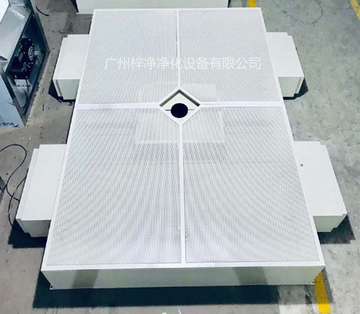 層流送風(fēng)天花是現(xiàn)代醫(yī)院手術(shù)室必用的一種凈化裝置。