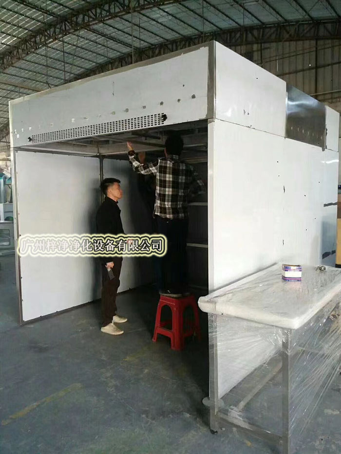 負(fù)壓稱(chēng)量房又稱(chēng)作負(fù)壓稱(chēng)量間、負(fù)壓稱(chēng)量室、負(fù)壓稱(chēng)量罩或負(fù)壓稱(chēng)量單元
